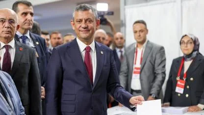 Özgür Özel CHP’de 3. kez genel başkan seçildi