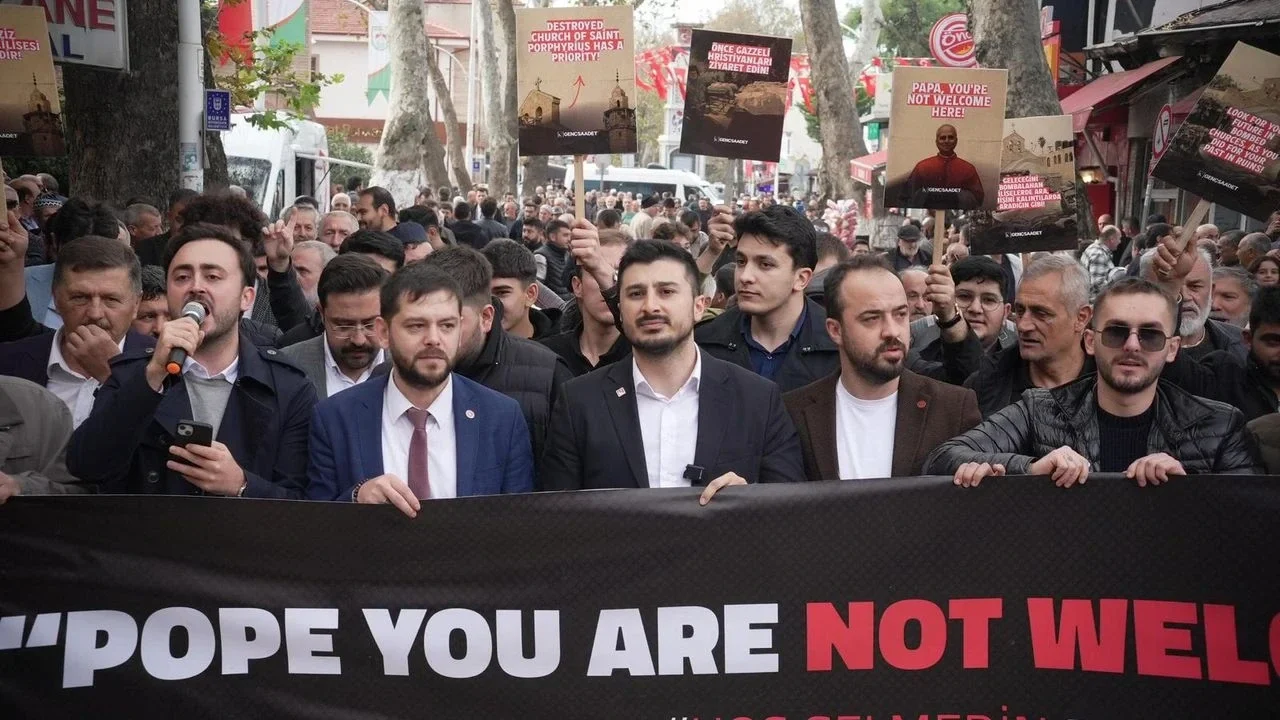 Saadetli gençlerden Papa 14. Leo&#039;nun İznik ziyaretine tepki