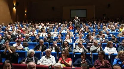 Turgutlu’daki Kış Konseri Büyük İlgi Gördü: Salon Taştı, Başkanlar Yere Oturdu