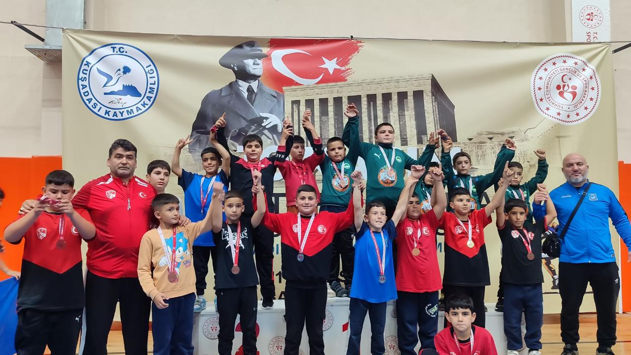 Yunusemreli Güreşçiler Kuşadası’ndan Şampiyonlukla Döndü