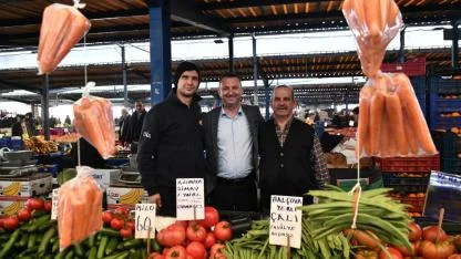 Başkan Kayserili pazarcı esnafıyla buluştu