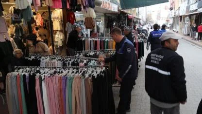 Edremit’te kaldırım işgallerine sıkı denetim