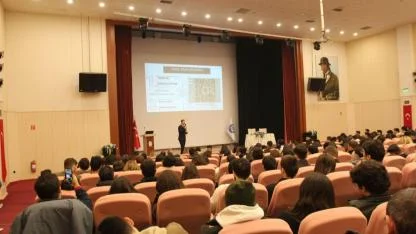 Ege Üniversitesinde MEB 1416 Bursu ve Yurt Dışı Fırsatları Tanıtıldı