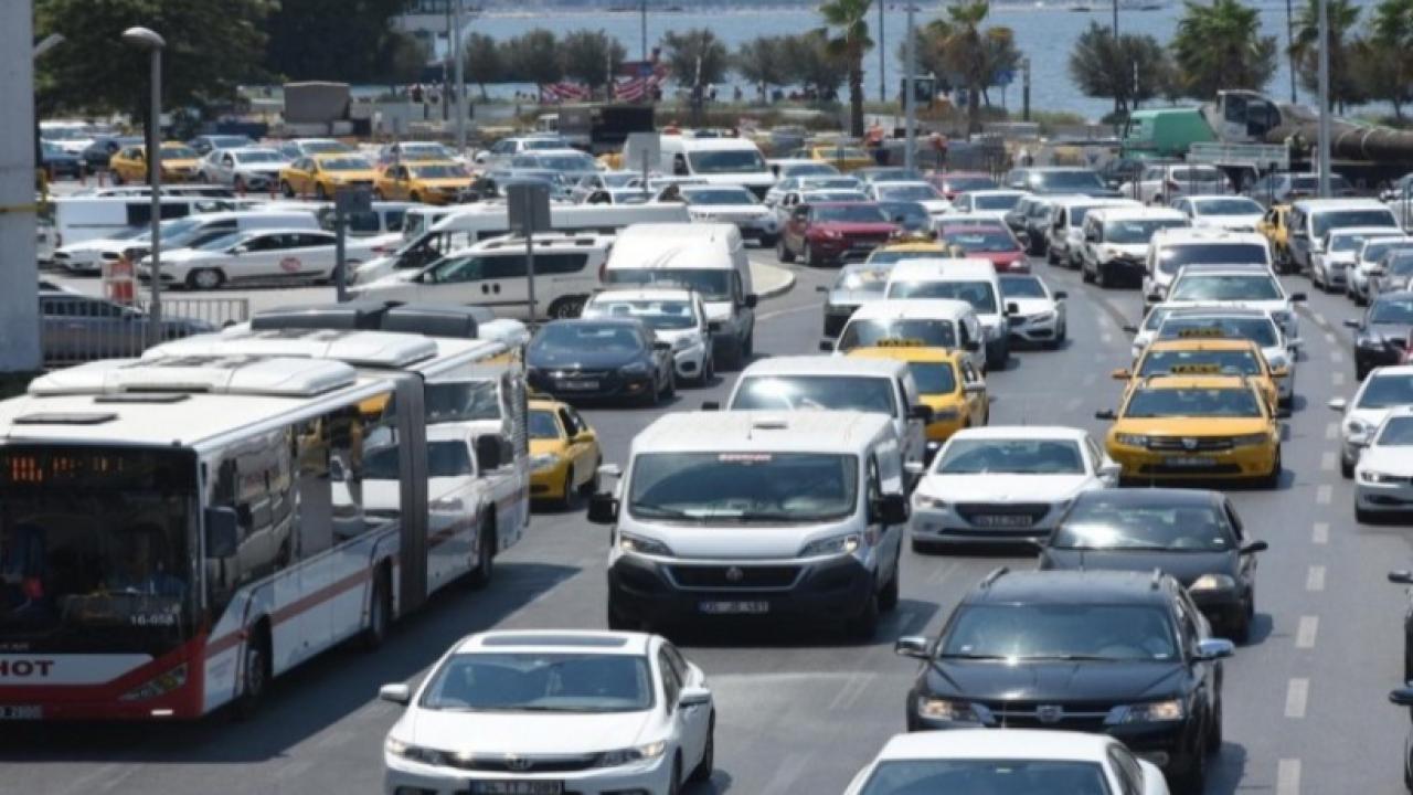 İzmir’de trafiğe kayıtlı araç sayısı 2 milyonu aştı
