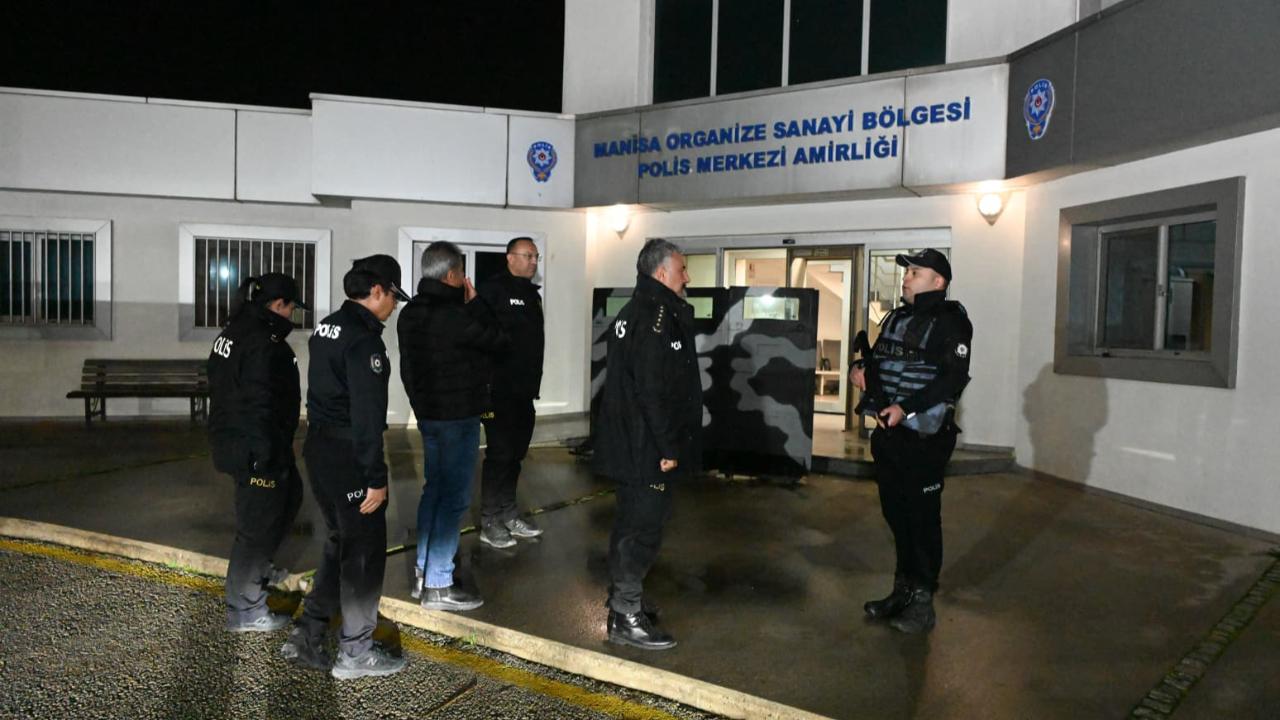Manisa Emniyet Müdürü Fahri Aktaş'tan Personele Kandil Ziyareti