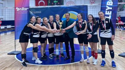 Manisa Gençlik Spor Kadın Voleybol Takımı Türkiye İkincisi