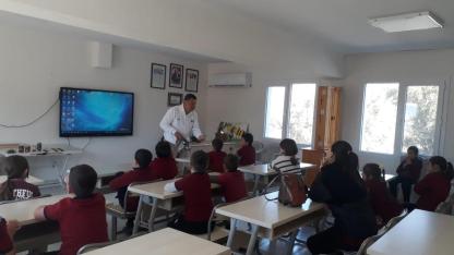 Manisa’da ‘Çalışkan Arılar’ projesiyle minikler kovanda