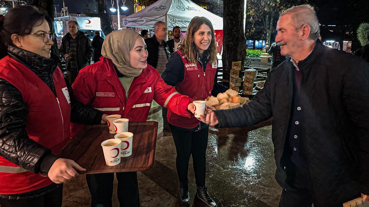Manisa’da Kızılay’dan Kandil Gecesi 1000 Kişilik İkram