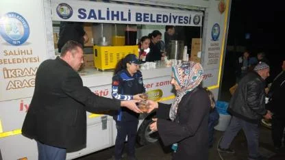 Salihli’de Kandil Bereketi: Belediyeden Simit İkramı