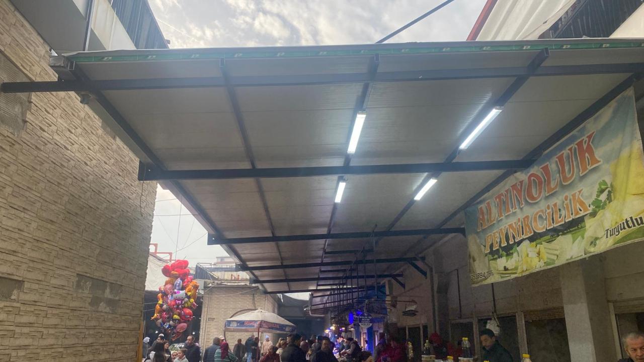 Turgutlu’da Çaresiz Kalan Esnaf Kendi Çatısını Kurdu