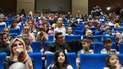 Turgutlu’da çocuklar için ‘Ters Yüz’ tiyatro keyfi