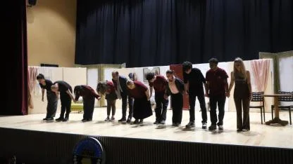 Turgutlu’da “Yarınlara Geç Kalmadan” oyununa yoğun ilgi