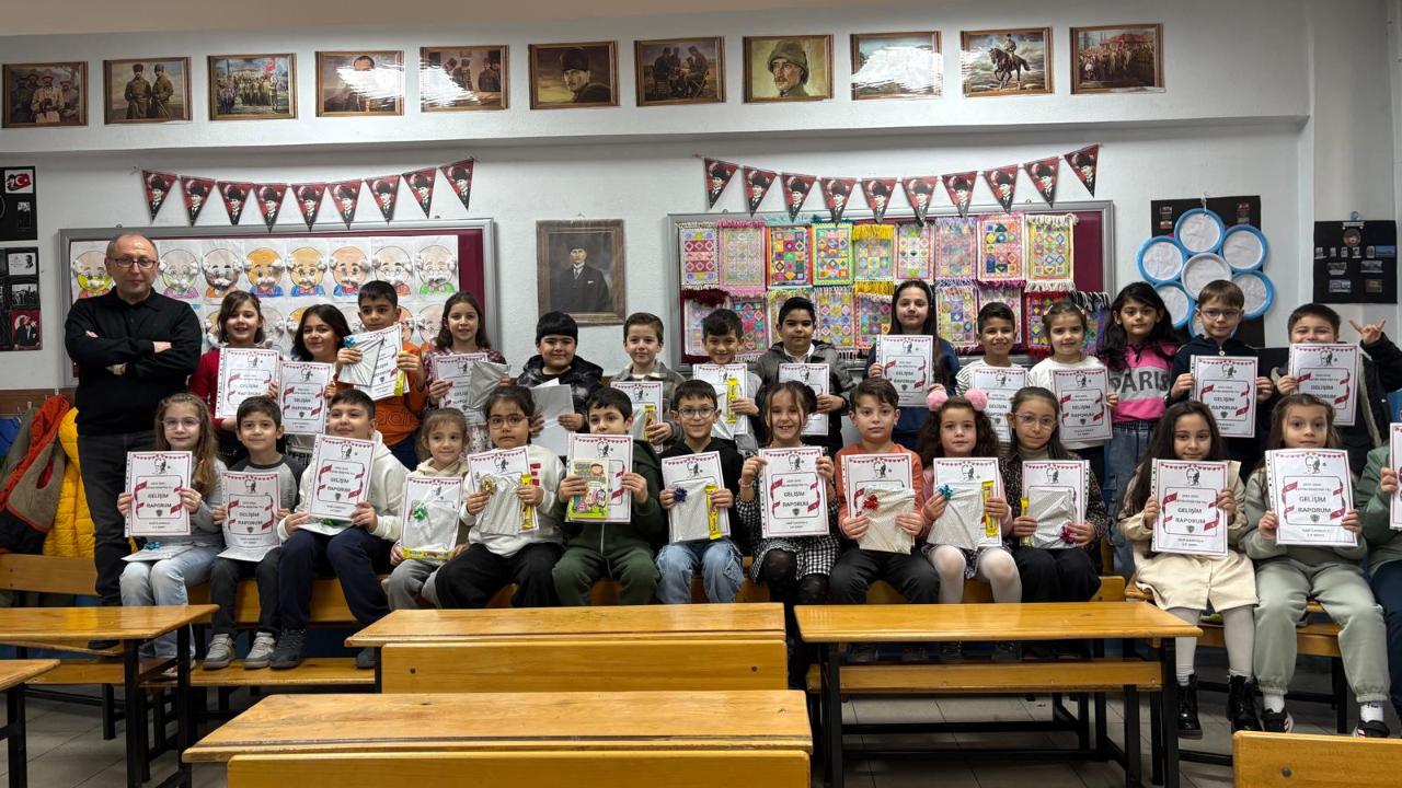 Gazi İlkokulu’nda Karne Sevinci