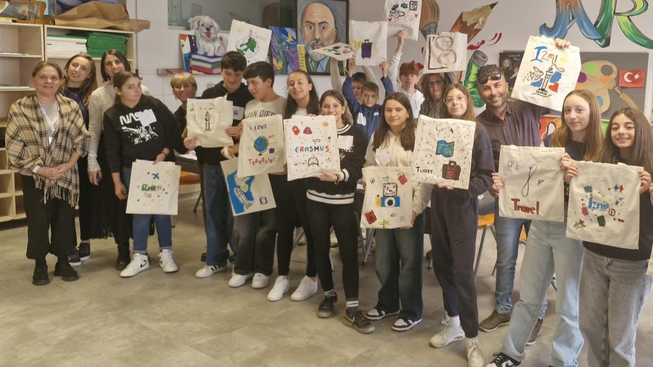 İzmir'de Türk ve İtalyan Öğrencilerden Dostluk Köprüsü