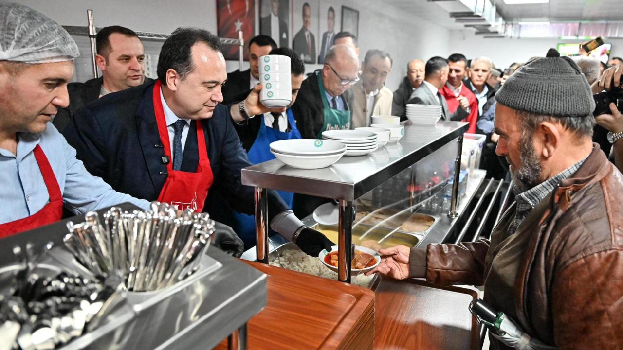 Kırkağaç’ta Sosyal Belediyecilik Çıkartması