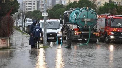 Manisa’da sağanakta Büyükşehir ve MASKİ sahada