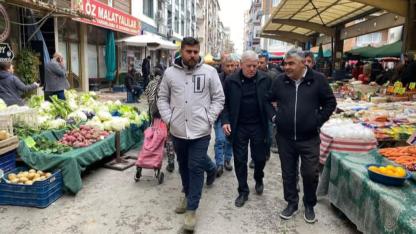 Halim Şener'den soğukta tezgah açan pazarcıya ziyaret