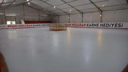 Semih Hoca’dan öğrencilere buz pateni karne hediyesi