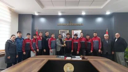 Sporcu öğrencilerden Mükremin Karasu’ya ziyaret