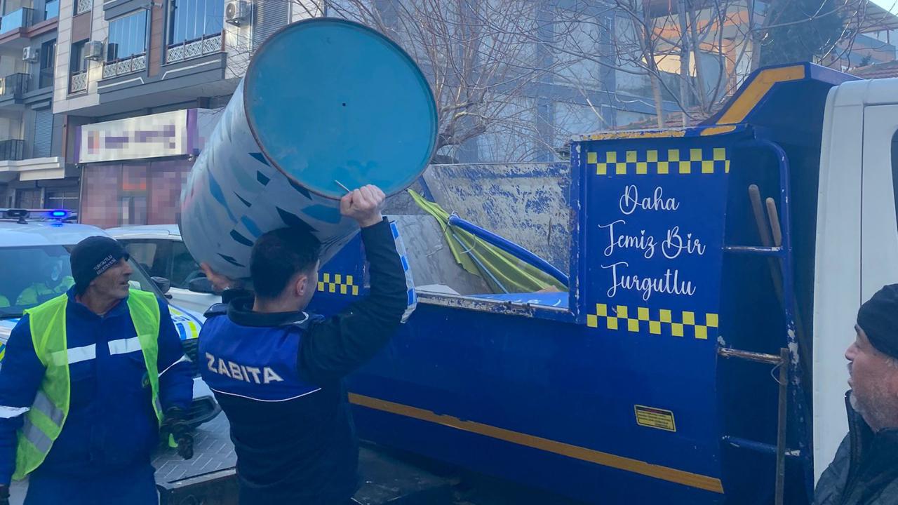 Turgutlu Zabıtası kaldırım işgaline geçit vermiyor