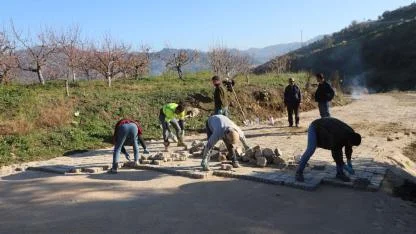 Turgutlu'da 15 mahalleye 18 bin m2 parke döşendi