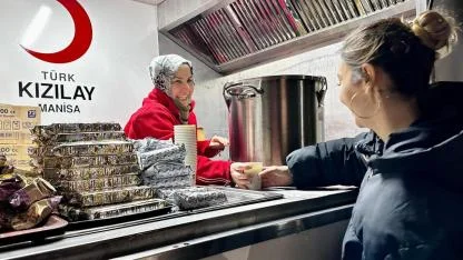 Türk Kızılay Manisa’dan final haftasında sıcak ikram