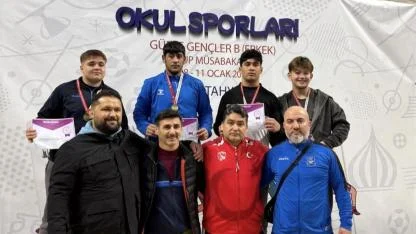 Yunusemre’nin Genç Güreşçileri Minderden Madalyayla Döndü