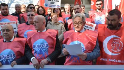 Akhisar Vergi Dairesi’nde Deprem İsyanı: Ölümü Bekleyerek Çalışmayacağız