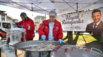 Akhisar’da İftar Dağıtımı Başladı