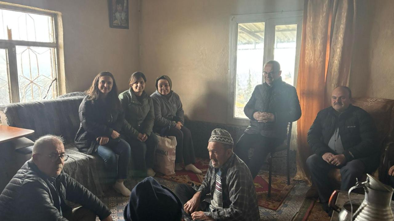 CHP Akhisar’dan Engelli Çocuklara Bayram Desteği