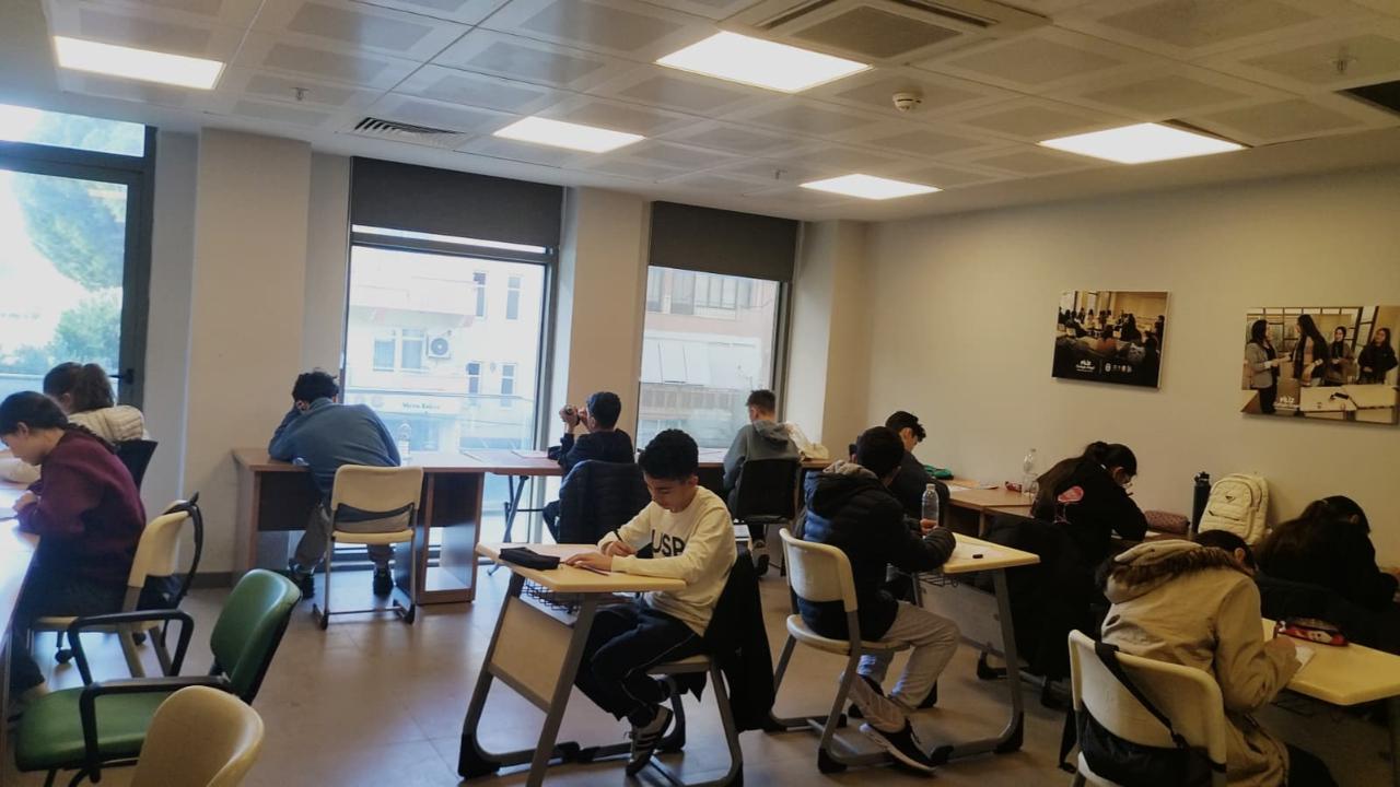 Efes Selçuk’ta Öğrencilere Ücretsiz Dev Sınav Desteği