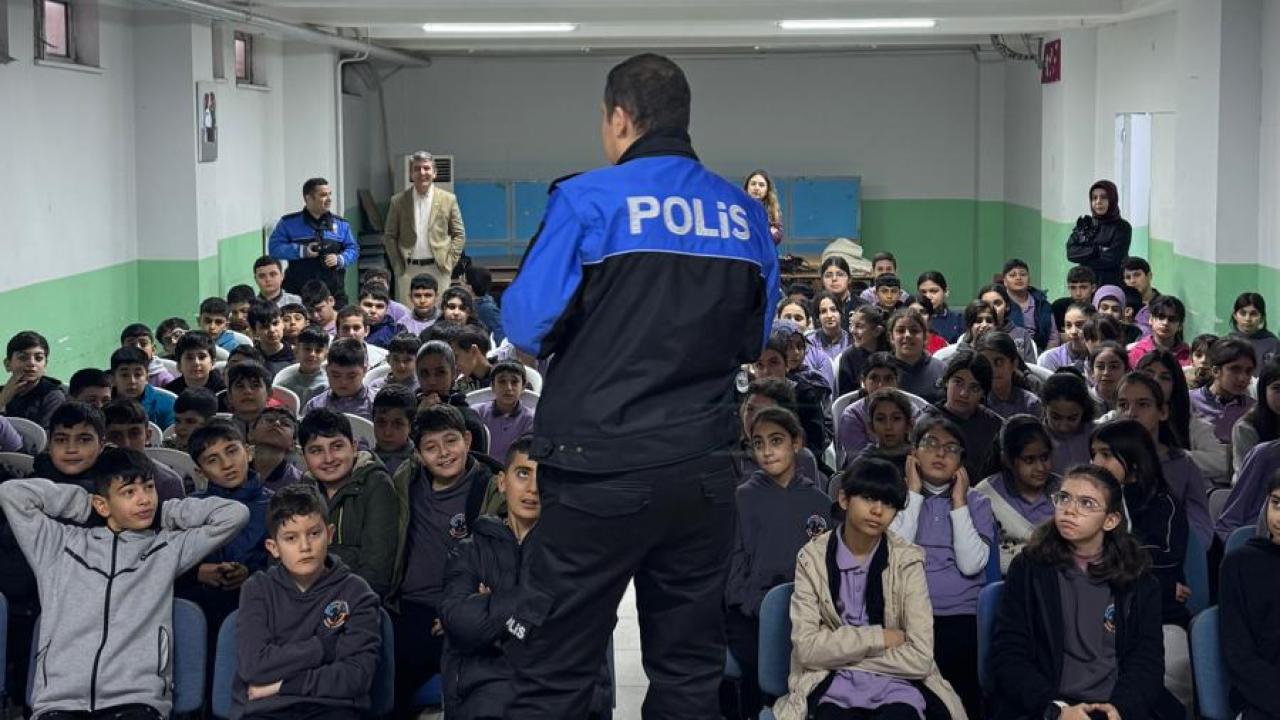 Hafsa Sultan Ortaokulu’nda sosyal medya farkındalığı