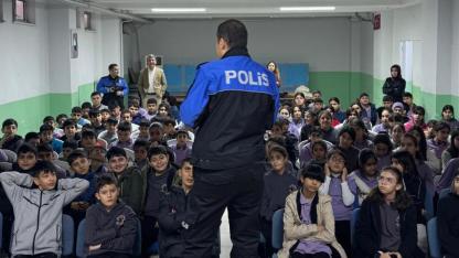 Hafsa Sultan Ortaokulu’nda sosyal medya farkındalığı