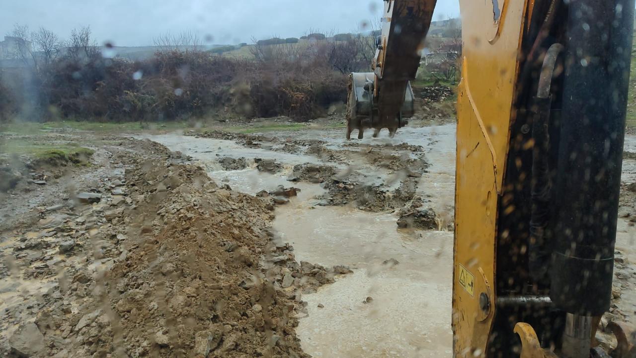 Kula’da Sağanak Alarmı: Belediye Ekipleri Gece Boyu Sahadaydı