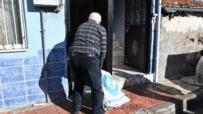 Manisa Büyükşehir’den ihtiyaç sahiplerine yakacak desteği