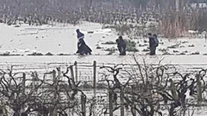 Manisa'da sel alarmı: İtfaiye ekipleri canpazarı yaşadı