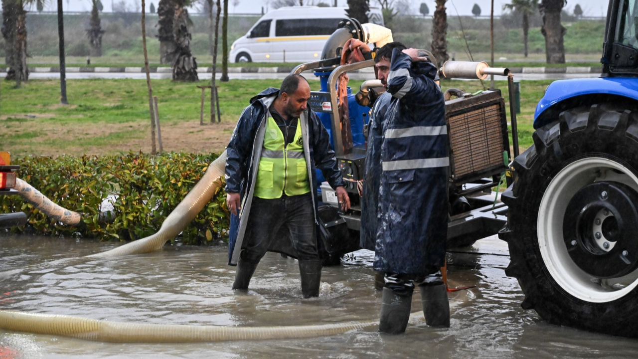 Manisa’da sel seferberliği: Binlerce talep çözüme kavuştu