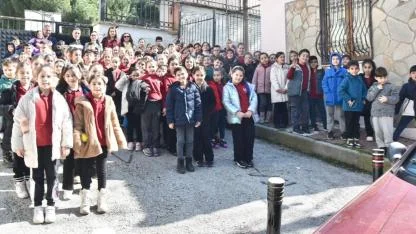 Şehzadeler’de Minik Öğrencilerden Muhtar Marangoz’a Ziyaret