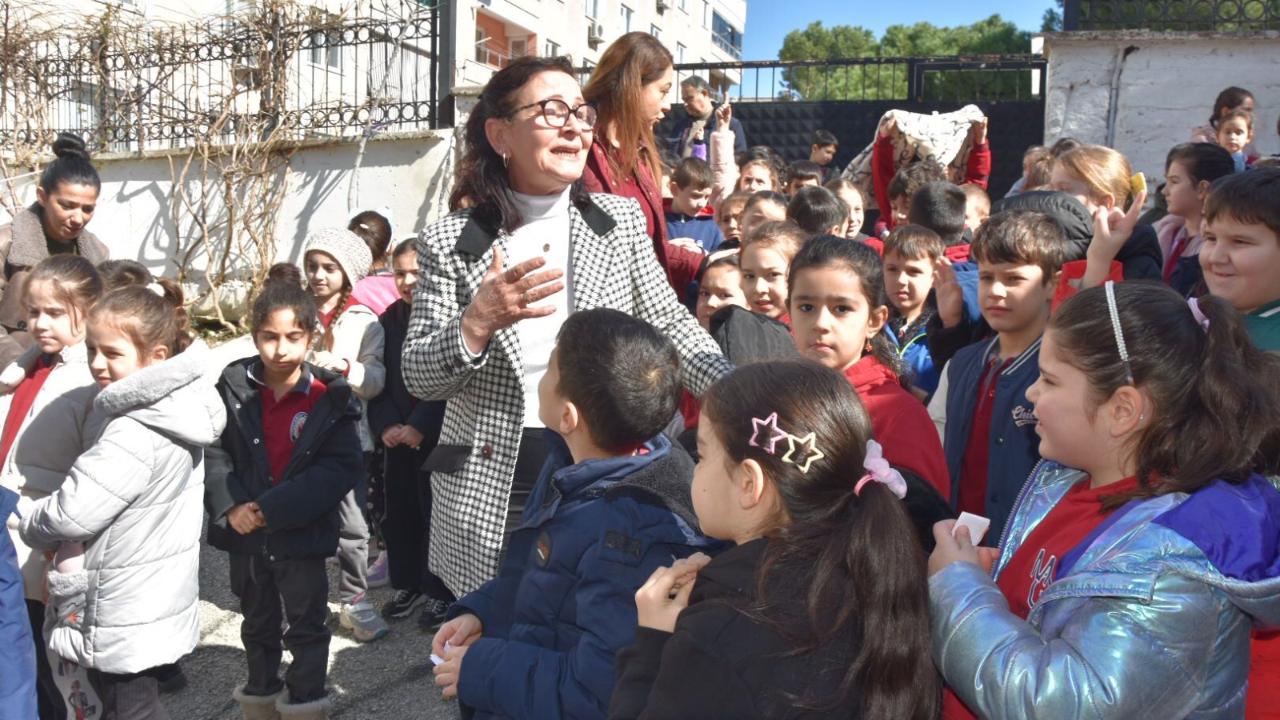 Şehzadeler’de Minik Öğrencilerden Muhtar Marangoz’a Ziyaret