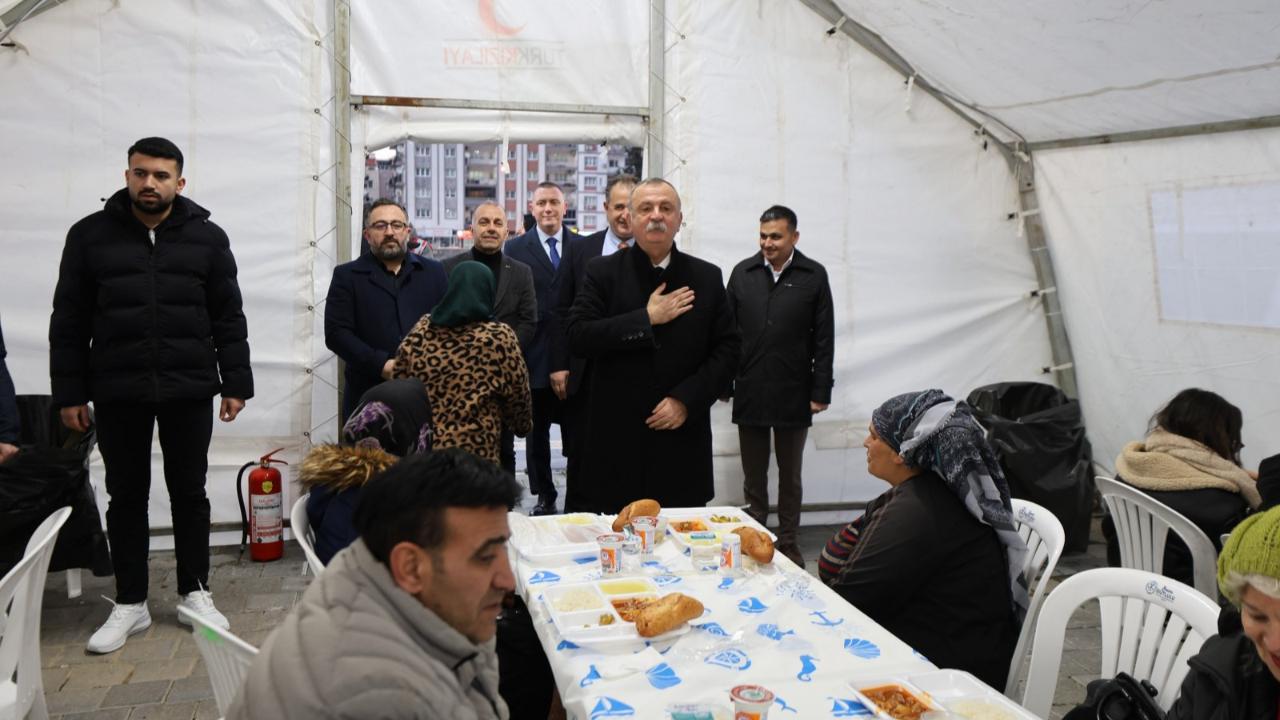 Semih Balaban’dan Gönül Sofrası: 100. Yıl Meydanı’nda İftar