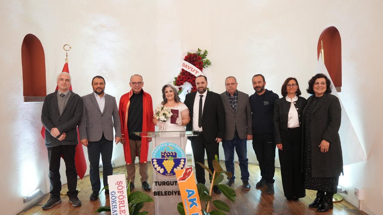 Turgutlulu Sağlıkçı Çift Görkemli Bir Törenle Evlendi