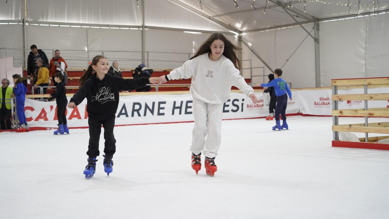 Yunusemre’de Çocuklara Ramazan’da Buz Pateni
