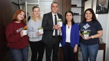Başkan Şimşek’ten Kadın Personele 8 Mart Çiçeği