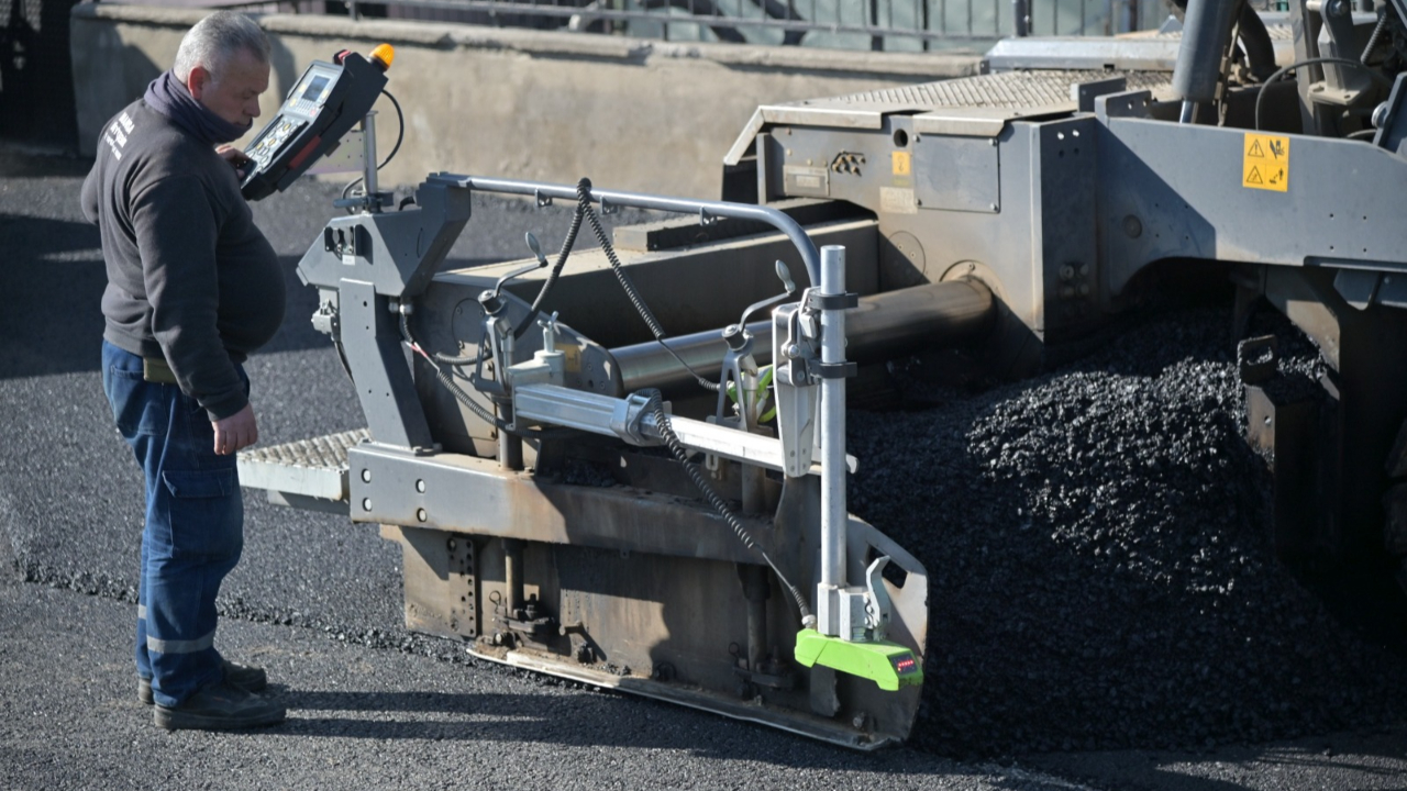 Büyükşehir’den Kula’da Ulaşım Konforu için 8 Bin Tonluk Asfalt Çalışması