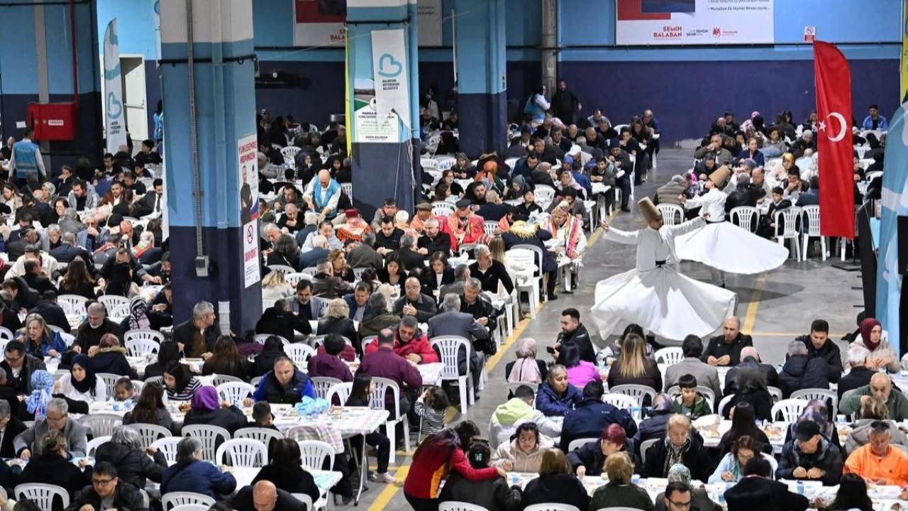 Manisa Balıkesirliler Derneği’nden 2300 Kişilik Dev İftar