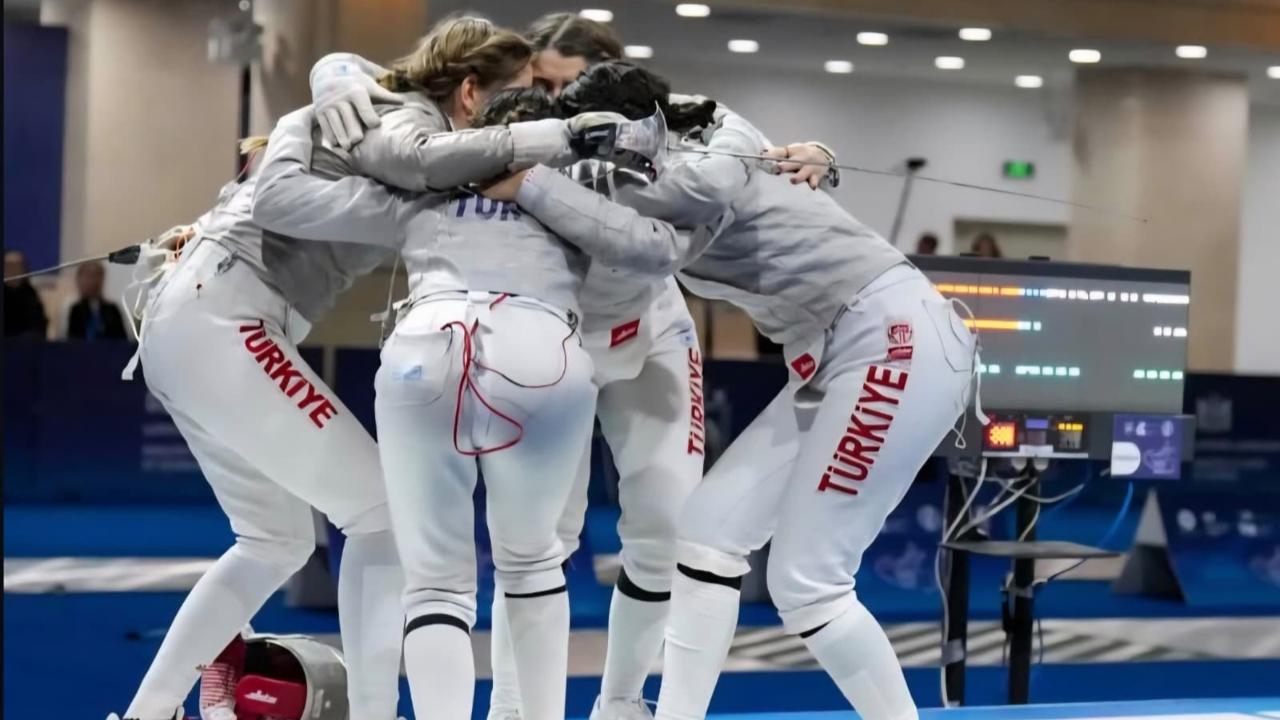 Manisalı Berra Kürek Eskrimde Avrupa İkincisi Oldu