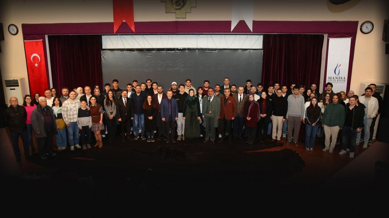MCBÜ’de Sahnelenen Tiyatro Oyunu İzleyicileri Büyüledi