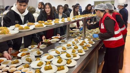 Türk Kızılay Manisa’dan Üniversite Öğrencilerine Ücretsiz İftar Sofrası