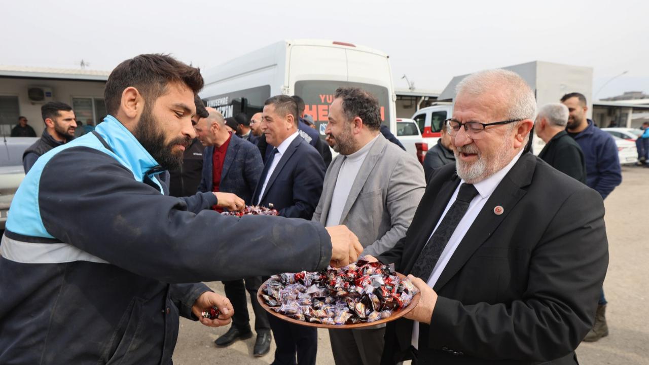 Yunusemre Belediyesi’nde Personelle Bayramlaşma Mesaisi