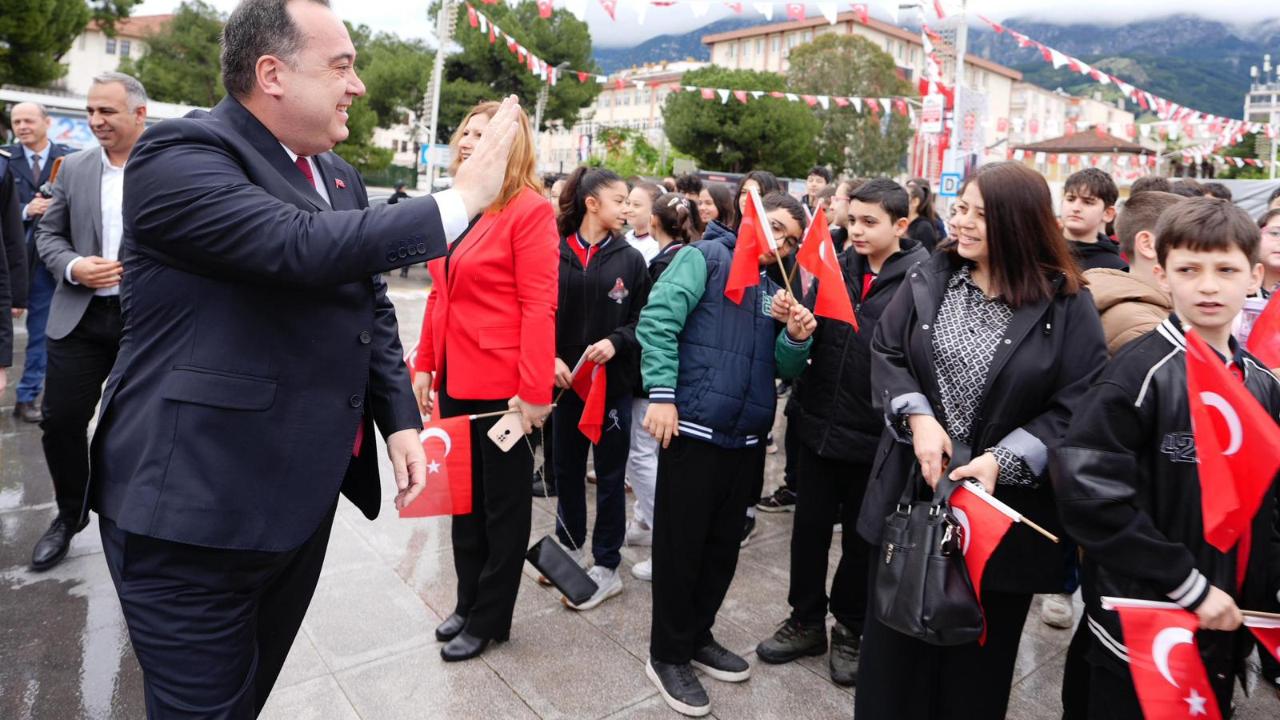 Manisa’da 23 Nisan Coşkusu Meydanı Doldurdu